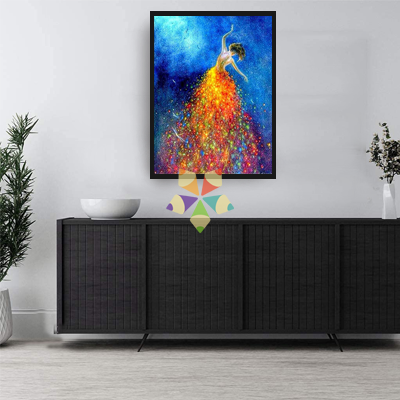 Bailarina de Colores con Destellos de Pintura