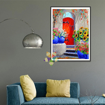 Patio Colonial Puerta Roja Girasoles Veraneras Margaritas Sol Ladrillos Veranda