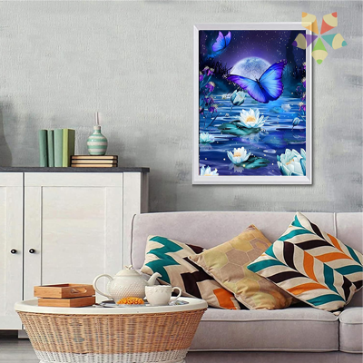 Mariposa Morpho Alas Azules Cielo Luna satélite Flores de Loto pureza pétalos